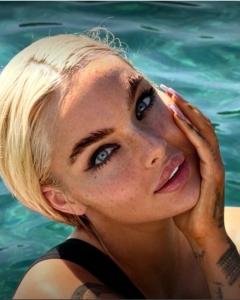 Zusje — modelka