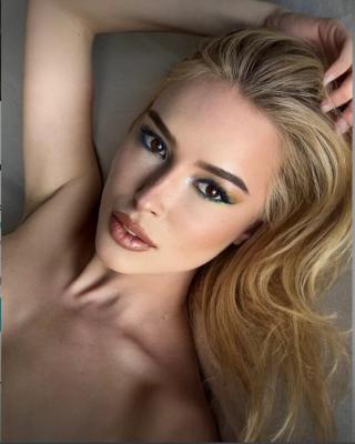 Elena Kamperi — Model