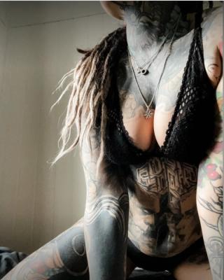Inked Stacy — Model aus Mayrhofen